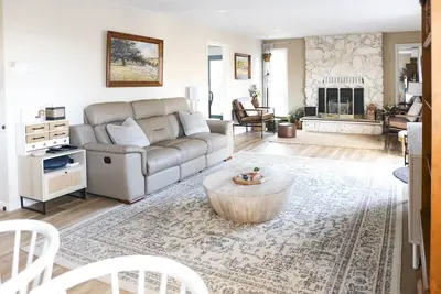 Image de Tudor Cottage with a King Suite