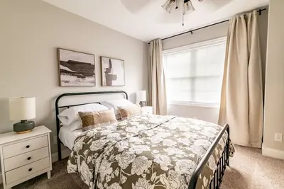 Image de Spacious 3 Bedroom 2. 5 Bath Townhouse - Free Wi-Fi