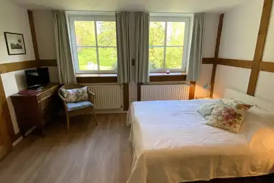 Image de Nature and tranquillity - in a historic thatched farmhouse with a large garden