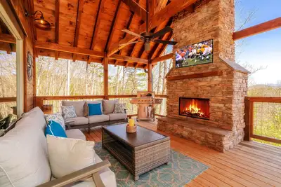 Image de To Infinity And Beyond: Indoor-Pool, Views, Theater, Game Room, Hot Tub, WiFi, close to Attractions!