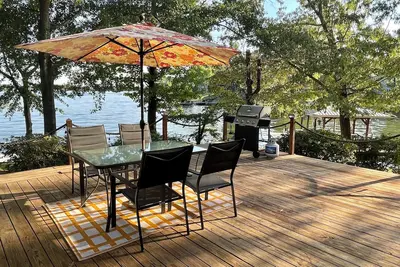 Image de Lake Front Cottage, Private Boat Ramp & Dock, Kayaks, Arcade Games, Pool Table