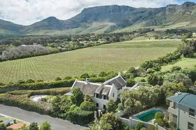 Image de Beautiful, solar-powered home w/pool, fire pit and garden in Noordhoek.