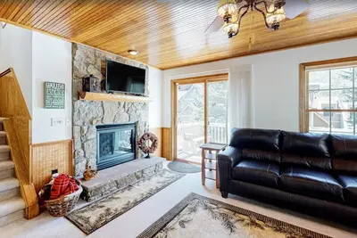 Image de Spacious 4 Bedroom Home w/ River Access, Close to Rmnp!