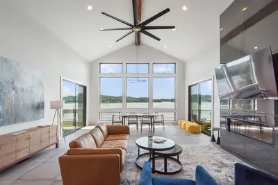 Image de Lavish Lake Getaway W/180* Views+ Boat Dock