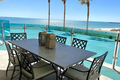 Image de Ground Floor Condo Steps to Beach and Resort Fun
