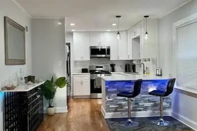 Image de Spacious home 15 minutes N of downtown Chicago