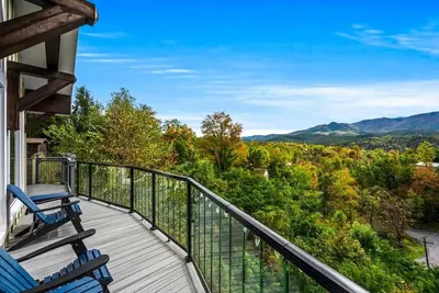 Image de Luxury Family Cabin w/Views, Hot Tub, Game Room