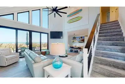 Image de Beachfront Getaway Licensed Beachfront Townhome- Private Pool