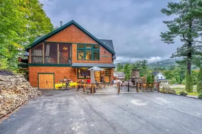 Image de “Gracie Mansion” 4 Bed 3. 5 Bath near New Loon Mtn