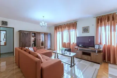 Image de Appartement dans Kaštel Novi avec terrasse, Climatisation, Wifi, Machine à laver (5104-1)