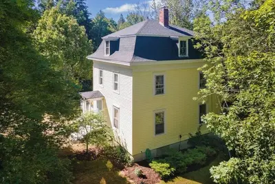 Image de A Victorian Gem on Deer Isle - Walkable to beaches and local shops