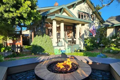Image de Spacious family home, half a block from Berwick Park and the Monterey Bay!