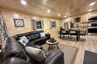 Image de Brand New! 2-Bedroom Cabin in Old Forge. Ac, Washer\/Dryer, WiFi. Walk to town!