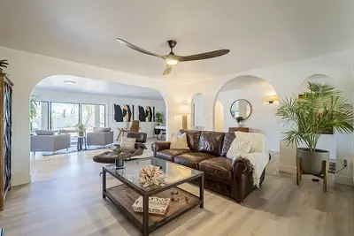 Image de Luxury Spanish Dream Home With Heated Pool, Hot Tub, Amazing Views + Pickleball!