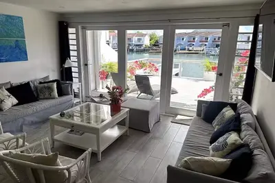 Image de 2 min Walk from Beach Luxury Waterfront Villa South Finger Jolly Harbour