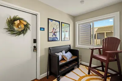 Image de Shire on the Mountain with 2 King Beds! ! ! Close to Beech Ski Slopes and Pizza!