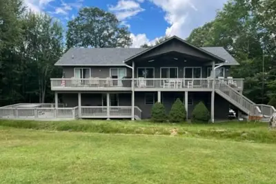 Image de Large home tucked away on Beech Golf with Hot Tub