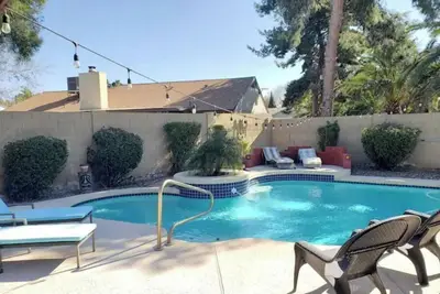 Image de Scottsdale Saltwater Pool Sanctuary!
