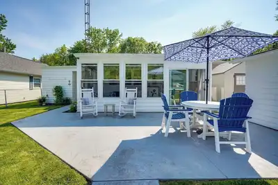 Image de Waterfront Lakeview Cottage w\/ Dock & Lift!