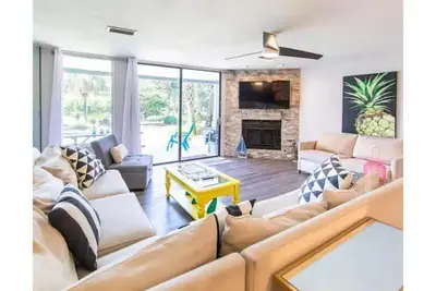 3 minute walk to the beach, 2 pools and a hot tub, private beach!