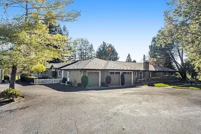 Image de Family Retreat in the Heart of Wine Country