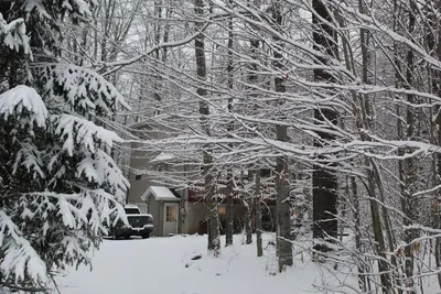 Image de Entire Chalet, privacy and safety gated community best of Poconos