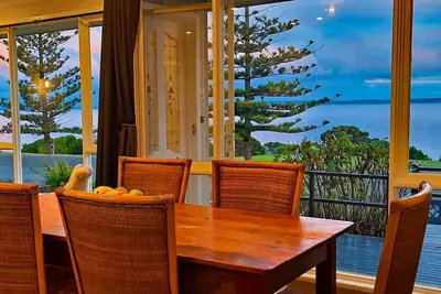 Image de Captains on the Seafront -Large 4br 2bth-Rare Find