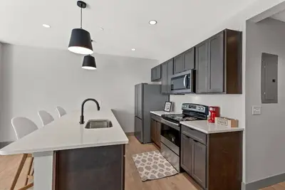 Image de 175 Lex - Two Bedroom Condo, Walkable Downtown!