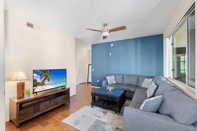 Central Phx Treehouse Getaway, Live Like a Local