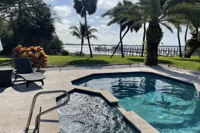 Image de Waterfront, fish from dock, 4 min to beach, Private Pool, Dock and beach