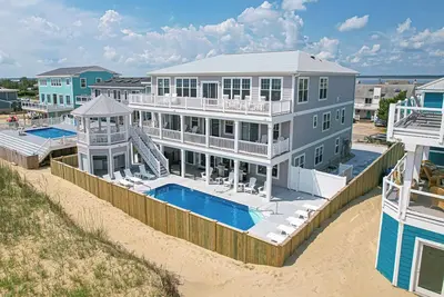 Image de Dolphin Watch | Oceanfront | Private Pool, Hot Tub, Dog Friendly