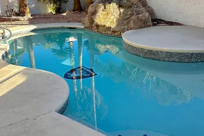 Image de Cozy & fun Raider home 12 min from The Strip!