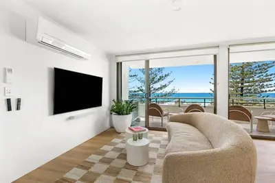 Image de Beachfront living & ocean views