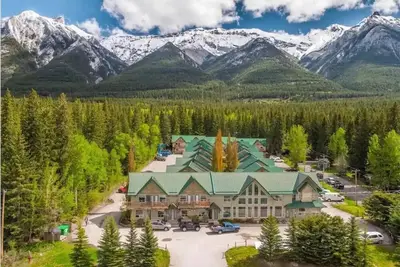 Image de 2 Br townhouse | Close to Banff | Private entrance