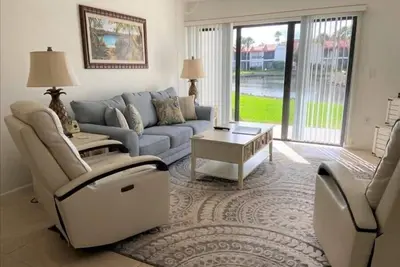 Image de Perfect Vacation Getaway! Come relax at the Pool or walk to the Beach! Fall and Winter dates still available, call today for rates!