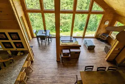 Image de Mountain Retreat, Spacious Cabin on 2. 5 acres, firepit and trails