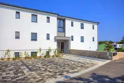 Image de Appartement de trois chambres avec la terrasse et la vue sur le mer Malinska, Krk (A-20470-a)
