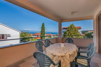 Appartement de trois chambres avec la terrasse et la vue sur le mer Njivice, Krk (A-20487-b)