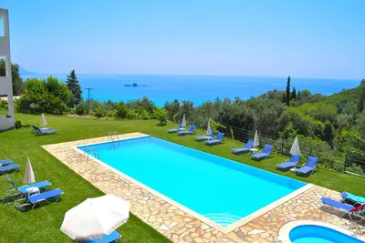 Image de Appartements avec piscine et vue panoramique sur la mer - Plage de Pelekas