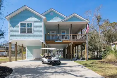Image de Wonderful Wooded Area Home with Golf Cart - Only Mins From Beach