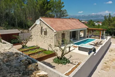 Image de Maison de vacances א Pridraga avec piscine privיe