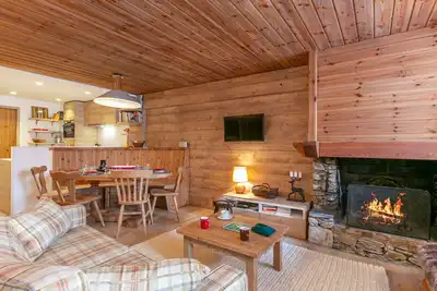 Image de Élégant appartement rénové avec wifi au cœur du vieux Val-d'Isère, proche des pistes et commodités