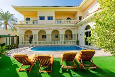 Image de Sparking signature Beach front villa reverera mediterian style in Palm Jumeirah