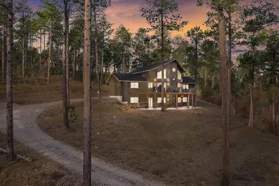 Image de Glen Hollow Lodge- 4 miles Deadwood, Hot Tub, Paved Roads