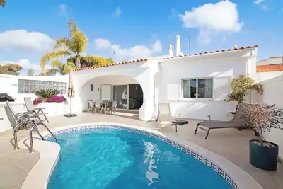 Image de Maison de vacances 'Nicola' avec piscine privée, Wi-Fi et climatisation