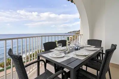 Image de Appartement \"avec garage à Almuñecar\" avec vue sur la mer, Wi-Fi et climatisation.