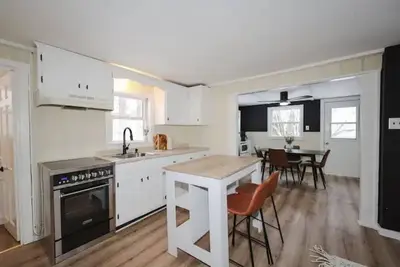 Image de New to Vrbo as of2023! Newly Renovated House! 4 min walk to Long Sands Beach!