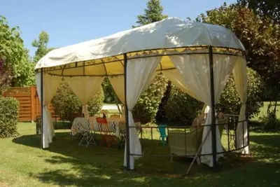 Gite Avec Sa Piscine, Sa Tonnelle, Son Barbecue Et Son  Parc Prives