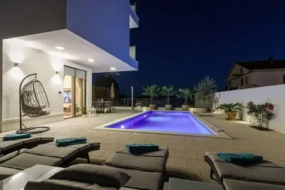 Image de Villa Alea in Okrug Gornji, heated private pool, jacuzzi, bbq