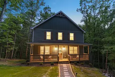 Image de Top-Rated Fall Getaway! Hike Shenandoah | 4Br w/ 2 King Suites | Jmu Football